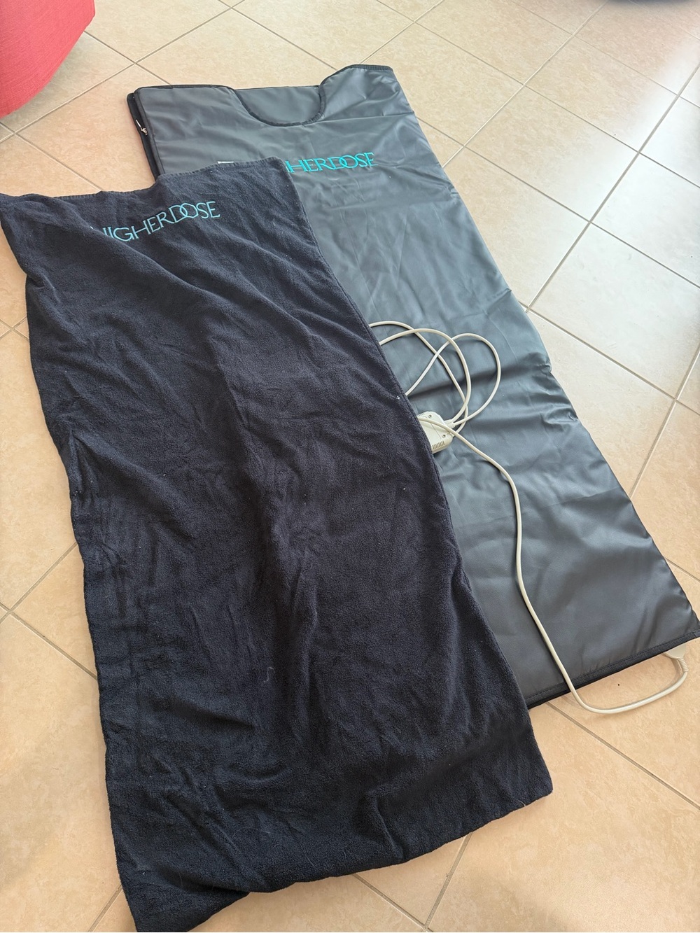 HigherDOSE Black Sauna Blanket Cover with Matching Mat